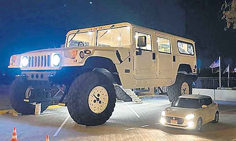 కారులోనే బెడ్‌రూమ్‌, బాత్రూం!