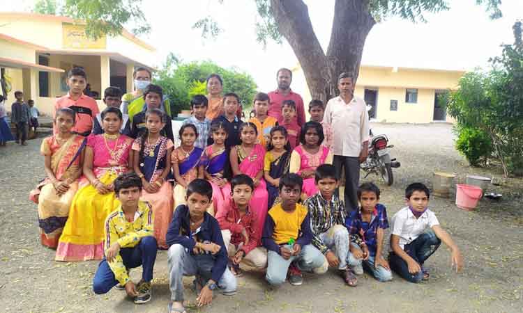 ఎల్లలు దాటినా పల్లెను మరువలె..