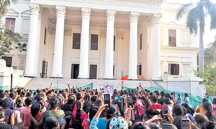 కోఠి..యూనివర్సిటీ!!