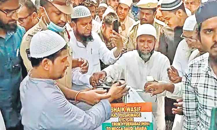 సైకిల్‌పై మక్కా మదీనాకు..