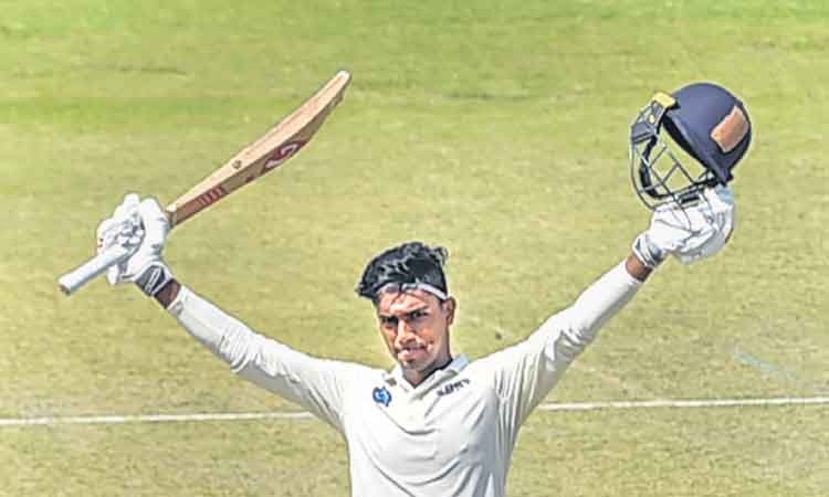 కుషాగ్ర డబుల్‌ సెంచరీ