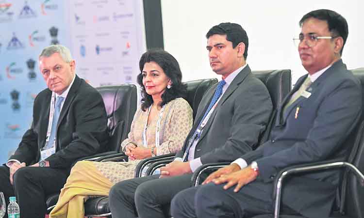 ఫ్లైబిగ్‌కు 10 చిన్న విమానాలు