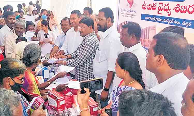 ఉచిత వైద్య శిబిరాలు పేదలకు వరం