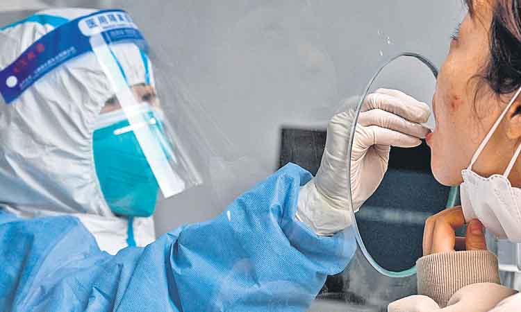 మళ్లీ ఒమిక్రాన్‌ పంజా