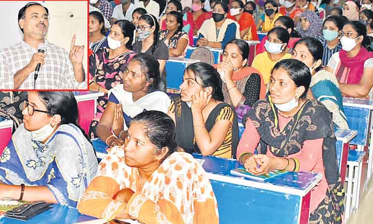 సర్కారు కొలువులకు యువత సన్నద్ధం