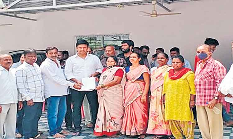 ప్రతిసారి ఆధార్‌ కార్డు చూపించాలా.!