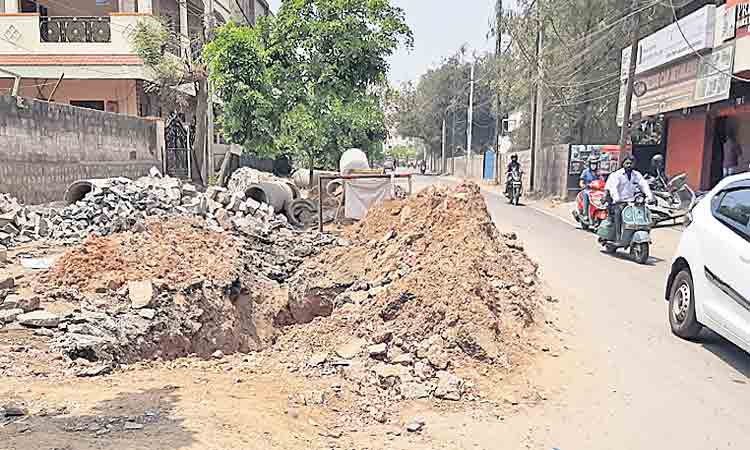 కేబుల్ సమస్య.. నిలిచిన పనులు