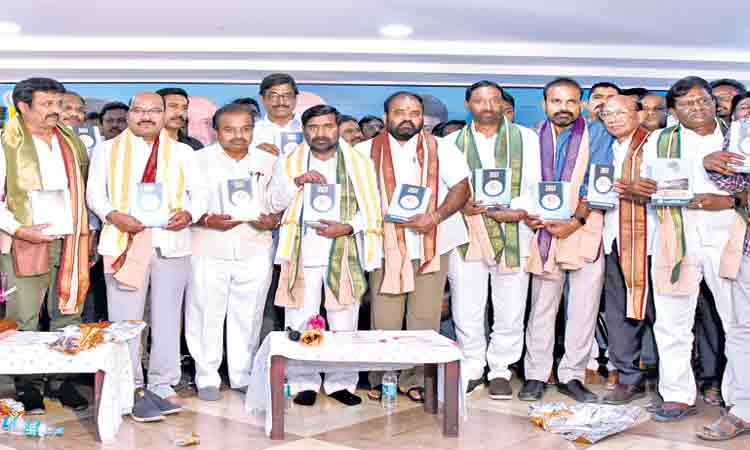 ఉద్యోగుల జేబులకు చిల్లులు
