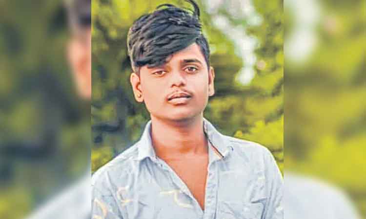 స్నేహితుల మధ్య సెల్‌ఫోన్‌ చోరీ చిచ్చు