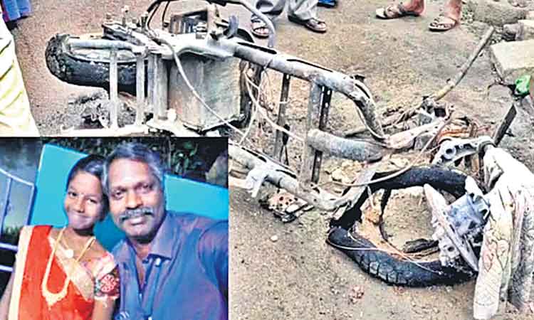 ఎలక్ట్రిక్‌ బైక్‌ పేలి ఇద్దరు మృతి