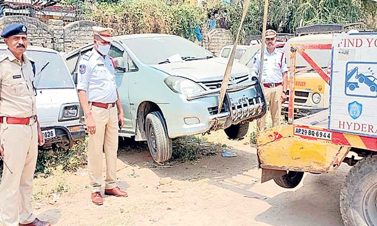 ట్రాఫిక్‌ పోలీసుల స్పెషల్‌డ్రైవ్‌