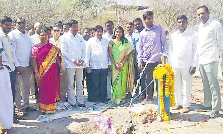 తండాల అభివృద్ధికి కృషి
