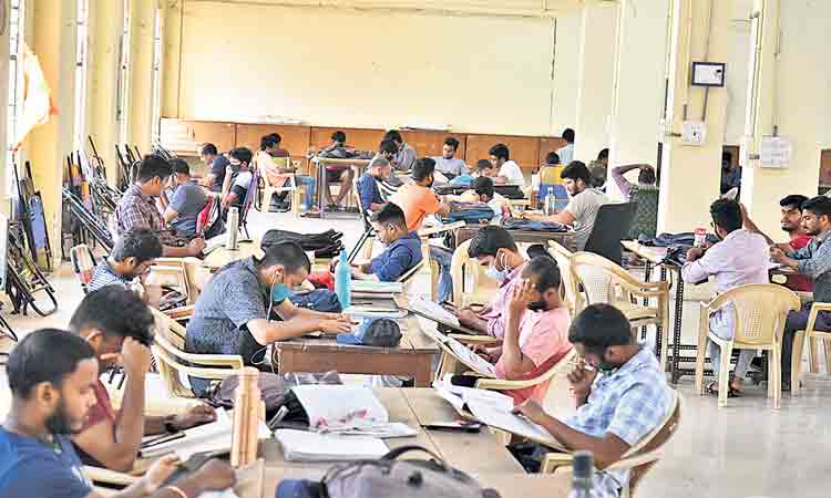 ప్రభుత్వ కొలువు..ప్రణాళుకతో చదువు..