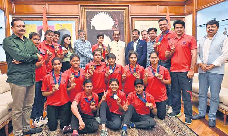 హ్యాండ్‌బాల్‌ టీమ్‌కు అభినందనలు