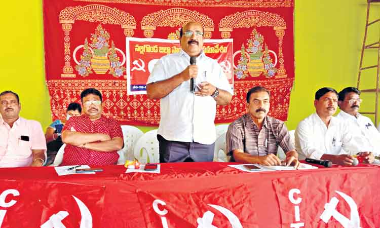 దేశాన్ని రక్షించుకొనేందుకు ఉద్యమించాలి