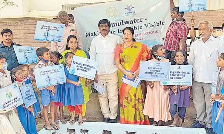 వర్షపు నీటిని సంరక్షించుకోవాలి