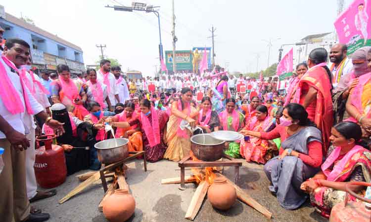 భగ్గుమన్న మహిళాలోకం