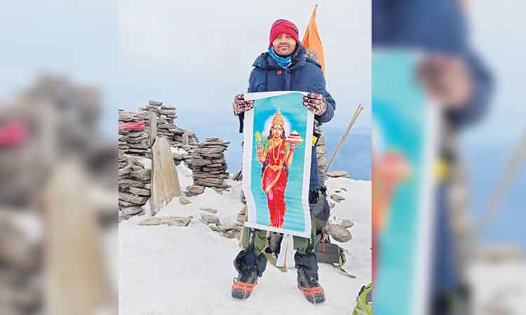 హిమాలయాల్లో తెలంగాణతల్లి చిత్రపటం