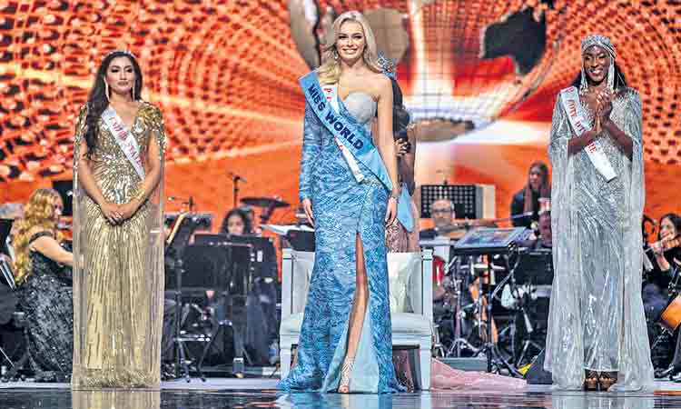 ప్రపంచ సుందరిగా పోలండ్‌ భామ కరోలినా