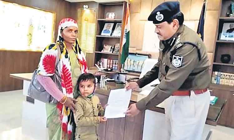 నాలుగేండ్లకే కానిస్టేబుల్‌