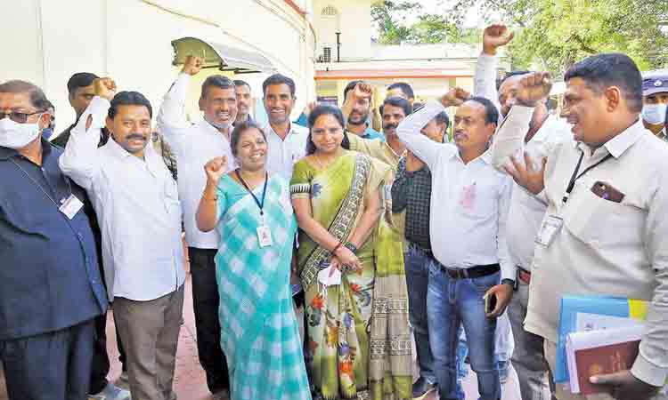 ఆనందోత్సాహాల్లో సెర్ప్‌, మెప్మా ఉద్యోగులు