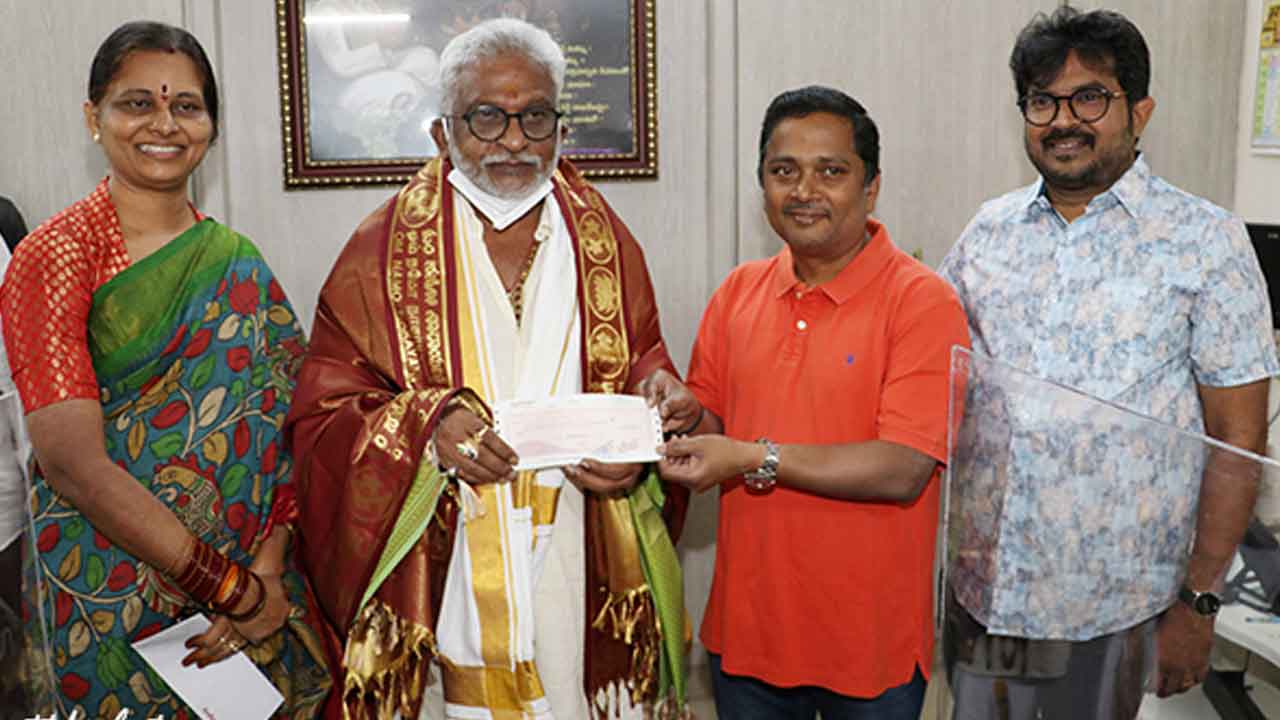 టీటీడీ కి రూ. కోటి విరాళం అందజేసిన దుబాయ్ భక్తుడు..