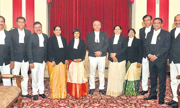 10 మంది న్యాయమూర్తుల ప్రమాణం