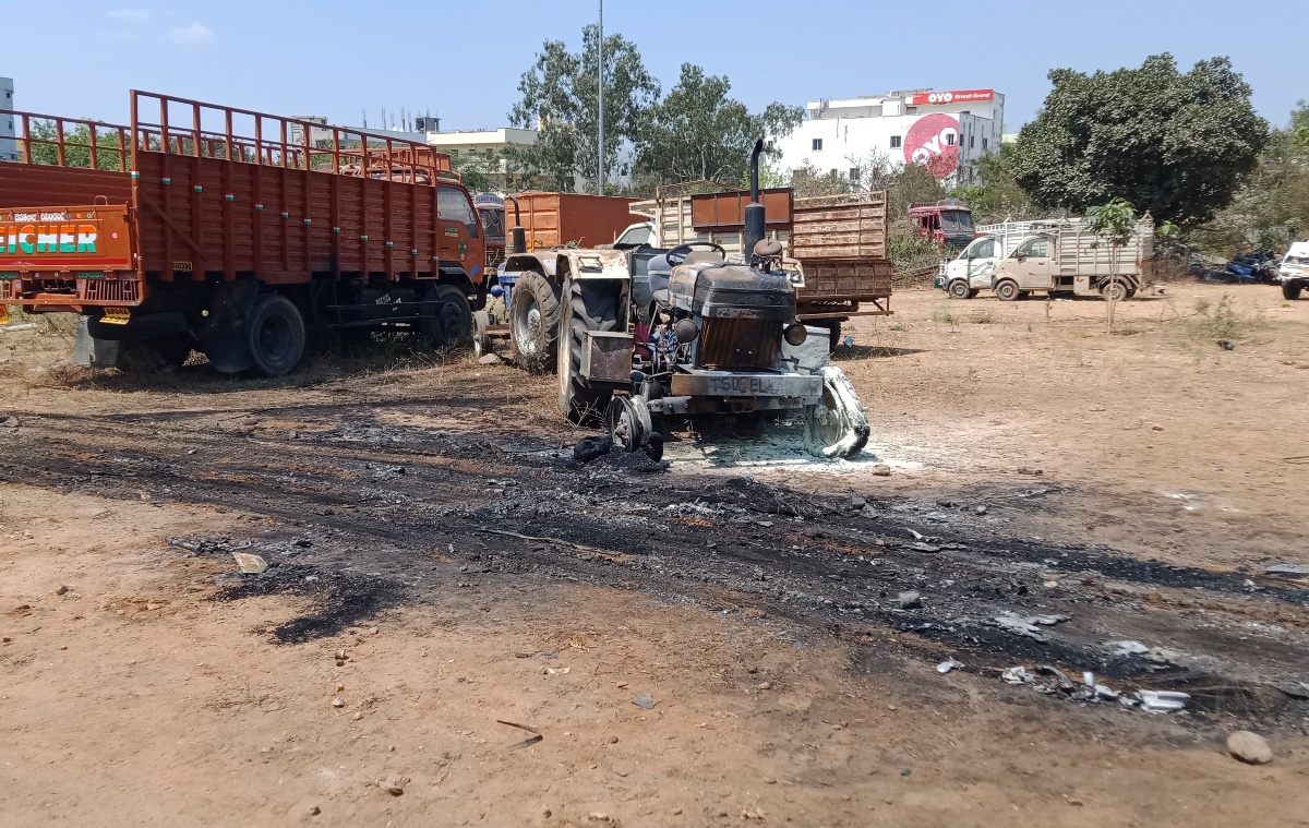 Fire accident | శంషాబాద్‌ ఆర్‌జీఐఏ పోలీస్ స్టేష‌న్ పార్కింగ్‌లో అగ్నిప్రమాదం