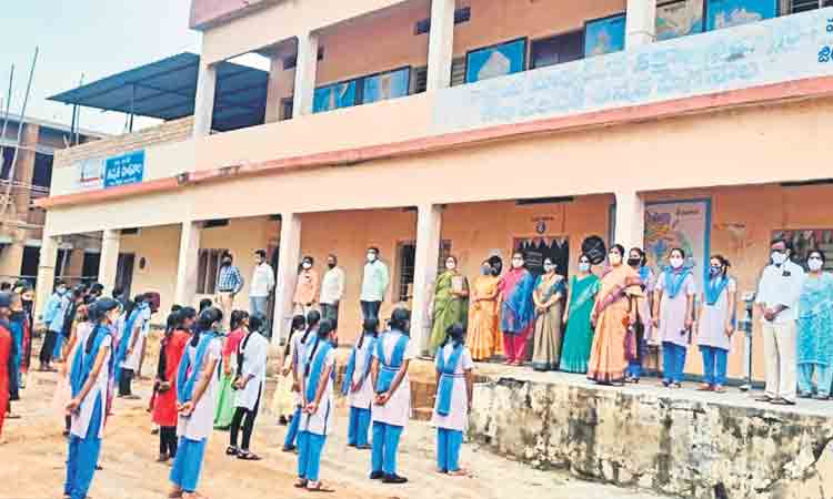 ప్రభుత్వ బడుల్లోనే నాణ్యమైన విద్య