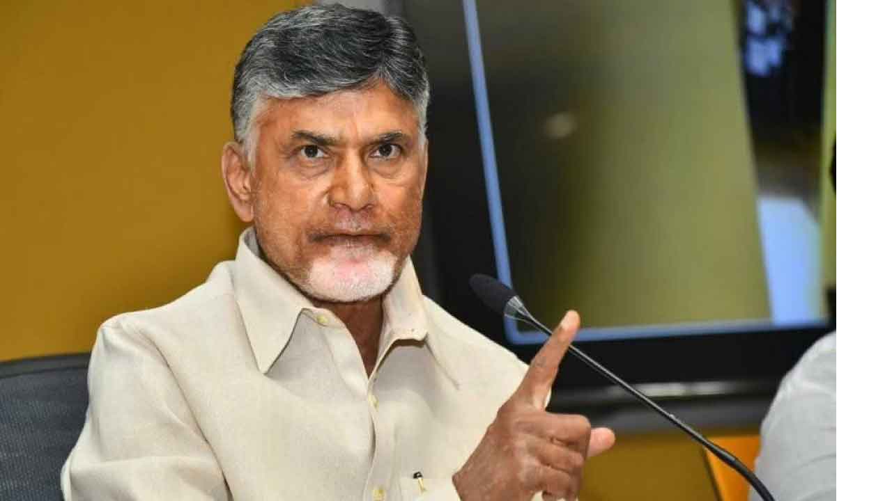 ఏపీ పోలీసులకు రాజకీయ ప్రయోజనాలే ముఖ్యమా : చంద్రబాబు
