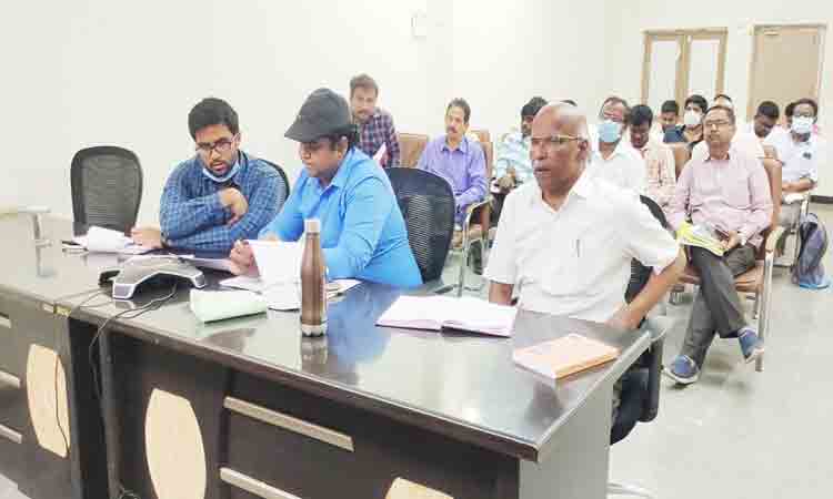 పాఠశాలల్లో మౌలిక వసతులు కల్పించాలి