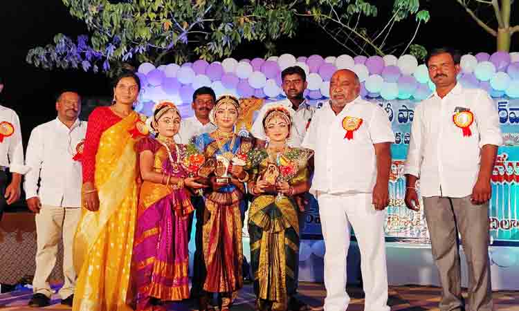 వంద శాతం ఉత్తీర్ణత సాధించాలి