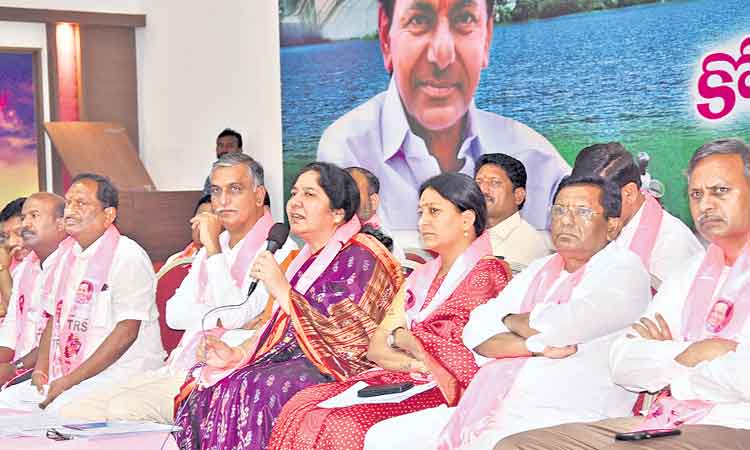 అబద్ధాల ఫ్యాక్టరీ నడుపుతున్నారా?