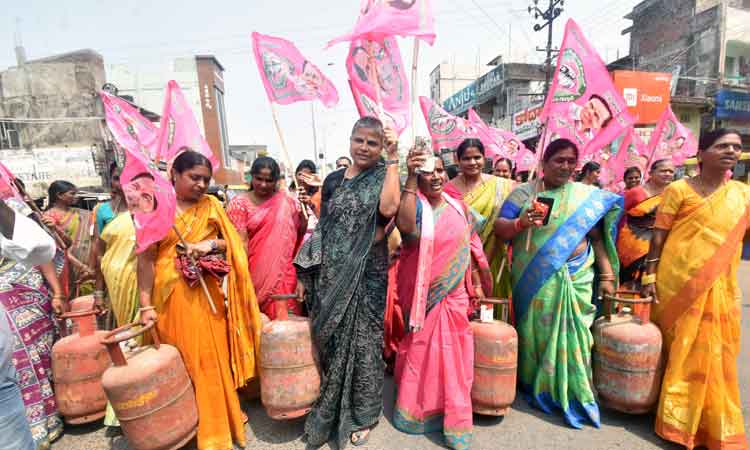 గ్యాస్‌ ధర పెంపుపై కన్నెర్ర