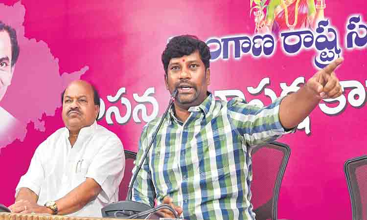 టీఆర్‌ఎస్‌ది వికాసం.. బీజేపీది విధ్వంసం