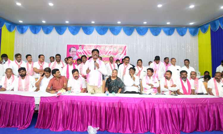 వడ్లు కొనేదాక వదలం..