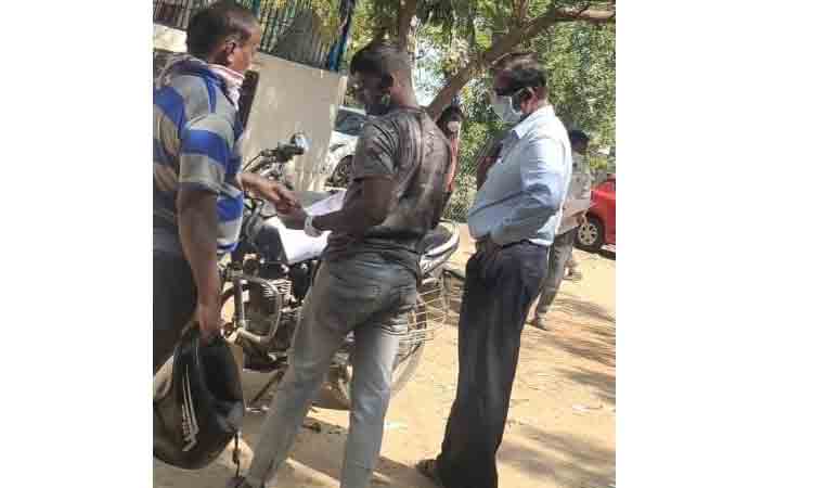 రూ. 100 ఇస్తేనే పెన్సిల్‌ ప్రింట్‌!