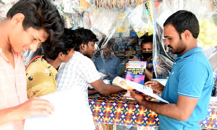 ప్రభుత్వ కొలువు.. ప్రణాళికతో చదువు..