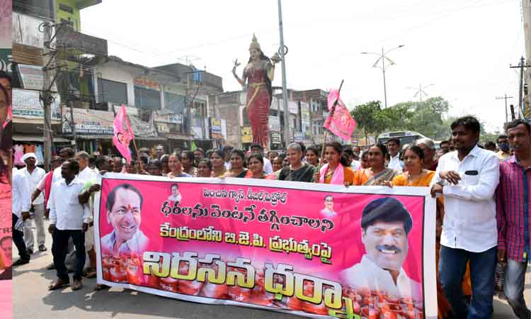 దేశానికి బీజేపీ గుదిబండ