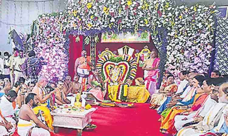 కన్నుల పండువగా లక్ష్మీనరసింహుడి కల్యాణోత్సవం