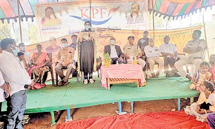 పథకాలను సద్వినియోగం చేసుకొని అభివృద్ధి సాధించాలి