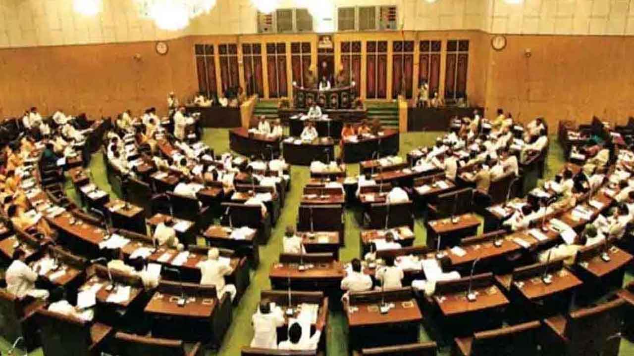 టీడీపీ సభ్యుల ప్రవర్తనపై స్పీకర్‌ ఆగ్రహం..సస్పెన్షన్‌