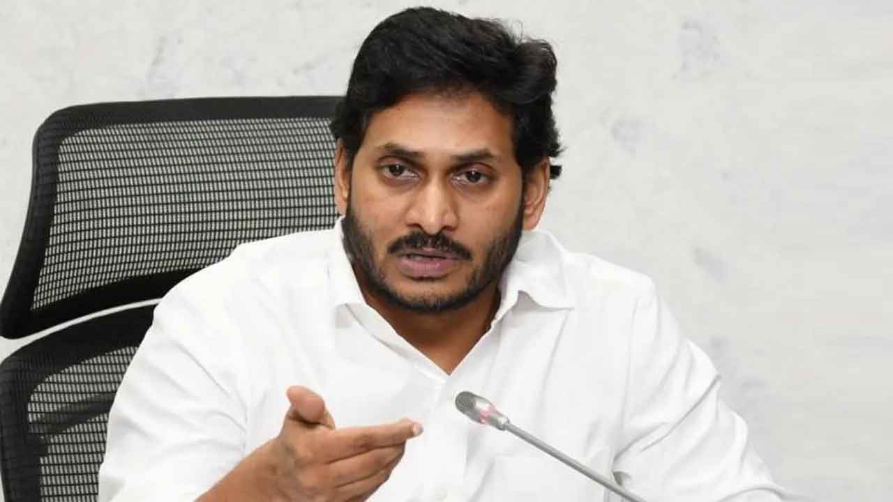 గడువులోగా నీటి ప్రాజెక్టులను పూర్తి చేయాలి : ఏపీ సీఎం జగన్‌