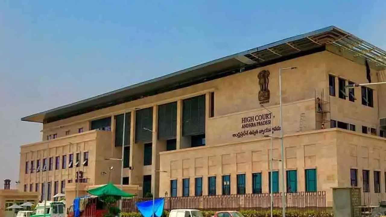 8 మంది ఐఏఎస్‌లకు రెండు వారాలపాటు జైలు శిక్ష విధించిన AP హైకోర్టు