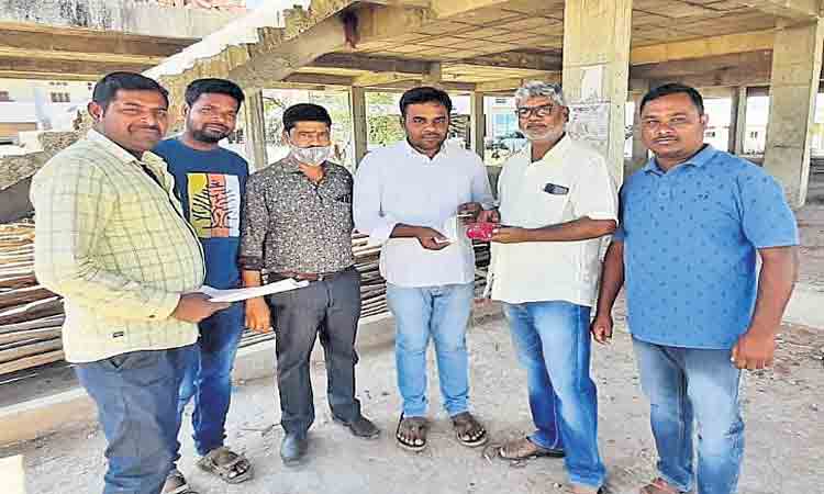 వంద శాతమే లక్ష్యంగా..పన్ను వసూలూ