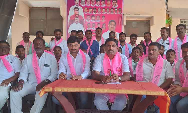 బేషరతుగా క్షమాపణ చెప్పాలి