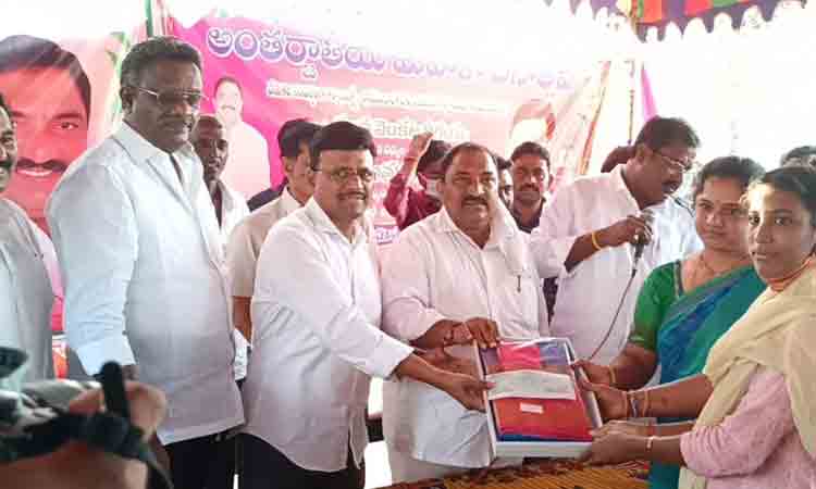 మహిళా సంక్షేమానికి ప్రభుత్వం పెద్దపీట