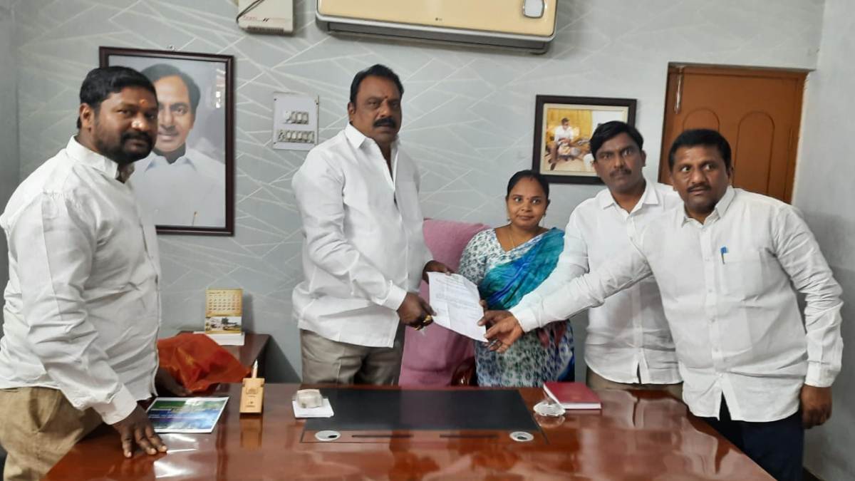 Cmrf loc | బాధితులకు సీఎం సహయ నిధి ఎల్వోసీ అందజేత