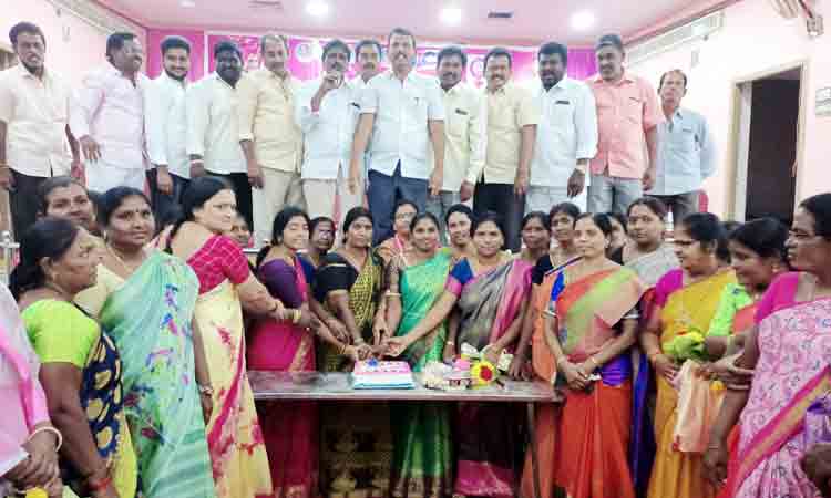 మహిళల ఆర్థికాభివృద్ధితోనే