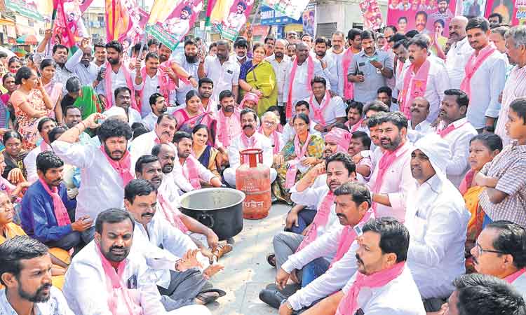 గుదిబండపై కదం తొక్కి..